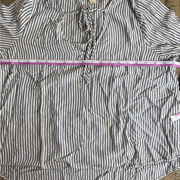 Mossimo Supply Co. Black and White Tie Front Blouse - Picture 3 of 7